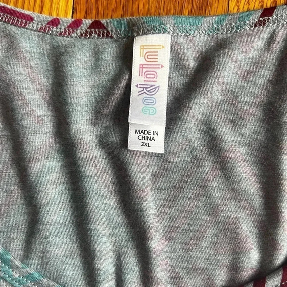 LuLaRoe tee shirt - Picture 4 of 4